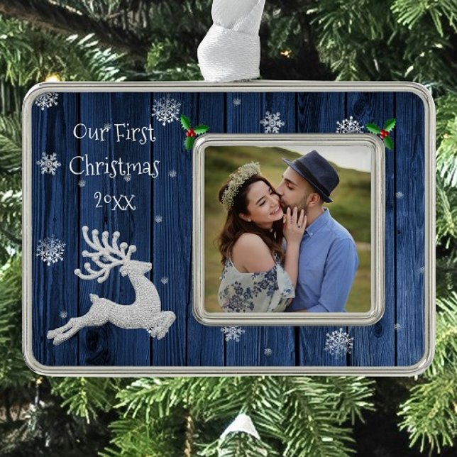 Adorno Navidades Rústicos Azules enmarañados primero (Blue Rustic Christmas Reindeer Framed First Christmas Ornament)