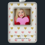 Adorno Navideño Ornamento fotográfico con guión corto del Purpurin<br><div class="desc">Un moderno y moderno patrón de ilustracion de corazones dorados y purpurinas rosados con encantadoras letras de escritura tipográfica "Feliz Día de San Valentín". Cambiar fácilmente la foto de muestra con la suya.</div>