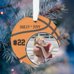Adorno Nombre del jugador de baloncesto Número de foto Ke<br><div class="desc">Este diseño presenta un fondo de baloncesto con espacio para un nombre, número y foto. Haga clic en el botón personalizar para obtener más flexibilidad al ajustar el texto. Las variaciones de este diseño y los productos de coordinación están disponibles en nuestra tienda, zazzle.com/store/doodlelulu. Contáctenos si necesita este diseño aplicado...</div>