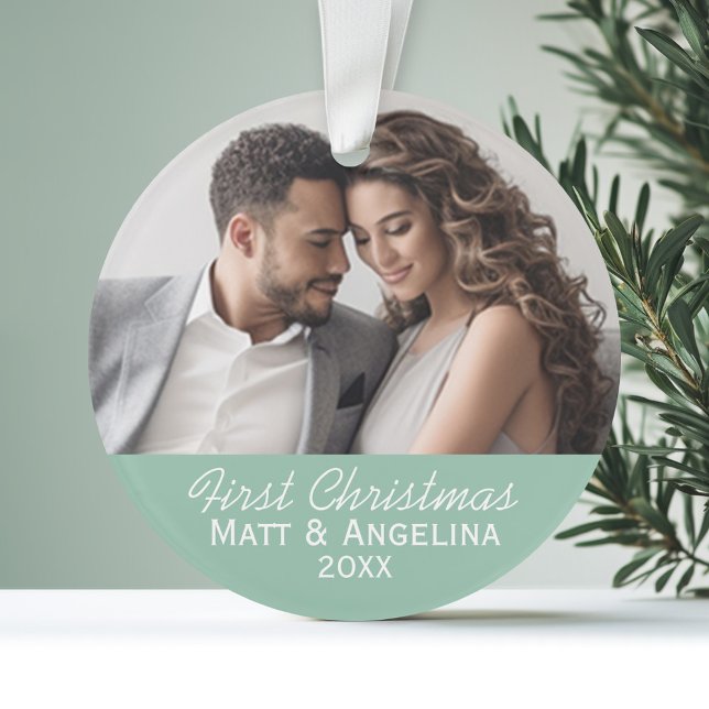 Adorno Nuestra primera foto de Navidad - Boda o compromis (Personalized First Christmas Photo Ornament)