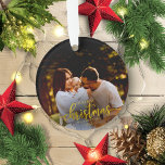 Adorno Nuestra Primera Navidad Como Familia De 3 Relieves<br><div class="desc">Nuestra Primera Navidad Como Familia De 3 Ornamentos De Relieve metalizado dorado</div>