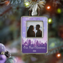 Adorno Nuestro primer tema de invierno púrpura y nevado d