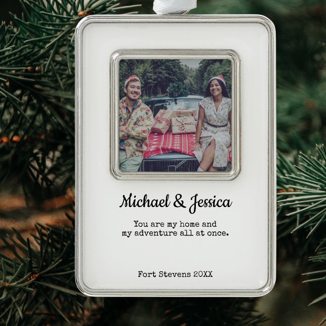 Adorno Ornamento de fotos de parejas Navidades (Couple Family Photo Christmas Ornament in White Modern minimalist Design. )