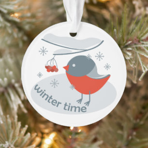 Adorno Pájaro bullfinch de invierno y bayas rojas