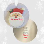Adorno Papá Noel te ve una foto juguetona para los niños<br><div class="desc">Un lindo Papá Noel juguetón mirando hacia el lado; ve ¿Quién? Santa te ve. Personalizar revertir el lado con sus fotos y nombres para adorables tesoros de keepsake. El adorno de Santa Claus en la imagen se ve hecho a mano. Esta imagen es la fotografía original de Navidades de JLW_PHOTOGRAPHY...</div>