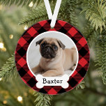 Adorno Personalizado de Buffalo Rojo Mascota Perro Cachor<br><div class="desc">Personalice este diseño festivo de adornos rojos y búfalos negros de mantas rojas con una foto de su perro cachorro con su nombre en la placa de monograma del perro. Un gran regalo para los amantes del perro, para celebrar la primera Navidad de un cachorro o para apreciar la memoria...</div>