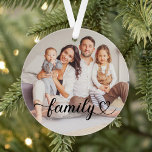 Adorno Personalizado de escritura negra de amor familiar<br><div class="desc">El moderno y elegante ornamento de Navidad personalizado cuenta con una(s) foto(s) favorita(s) con un minimo diseño superpuesto de tipografía "familiar" negra que incluye detalles elegantes de florido y corazón. Se puede modificar el color del texto negro. 2 ornamento de foto frontal / posterior permite incluir una foto en la...</div>