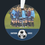 Adorno Personalizado Soccer Collage de fotos Nombre númer<br><div class="desc">Este collage de fotos de personalizados de fútbol muestra tus fotos subidas al fútbol, una pelota de fútbol en blanco y negro y el nombre del jugador (o entrenador), nombre del equipo y número. Todo ello en un fondo colorido que se puede cambiar para que coincida con los colores del...</div>