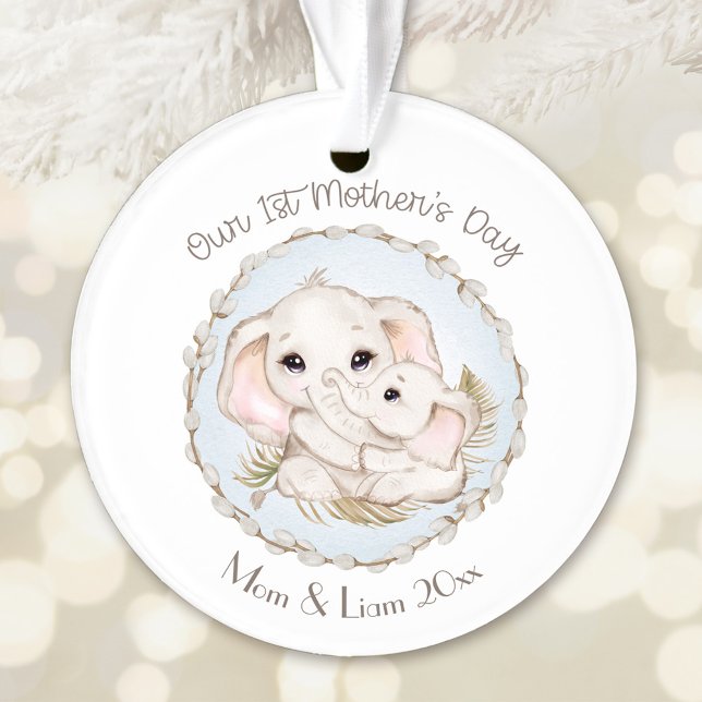 Adorno Personalizan el primer elefante del día de la madr (First Mother's Day Boy Elephant Personalized Ornament)