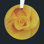 Adorno Pétalos rojos amarillos románticos<br><div class="desc">Pétalos de rosa amarillo romántico.</div>