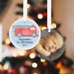 Adorno Primer Navidad del bebé del camión de bomberos<br><div class="desc">El primer Navidad de Fire Truck Baby Photo Keepsake Ornament * Los productos de coordinación estarán disponibles en nuestra tienda. Contáctenos si necesita este diseño aplicado a un producto específico para crear su propio elemento de coincidencia único! ¡Muchas gracias por ver un DoodleLulu para el diseño de los bichos del...</div>