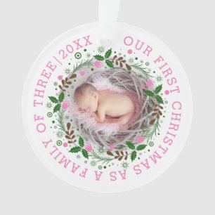 Adorno Primera familia navideña de tres fosas rojas rosad