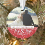 Adorno Primera Navidad como Mr. y Mrs. 2 Foto<br><div class="desc">Personalice con sus fotos,  nombre y fecha favoritos para crear una memoria única y un regalo para una primera Navidad. Un gran placer para celebrar tu primera Navidad juntos. Diseñado por Thisisnotme©</div>
