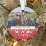 Adorno Primera Navidad como Mr. y Mrs. Photos<br><div class="desc">Personalice con sus fotos,  nombre y fecha favoritos para crear una memoria única y un regalo para una primera Navidad. Un gran placer para celebrar tu primera Navidad juntos. Diseñado por Thisisnotme©</div>