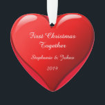 Adorno Primera Navidad Juntos 2019 Romántico Corazón Cort<br><div class="desc">Diseñado para Navidades 2019,  está diseñado con un bonito diseño romántico de corazón rojo en un fondo rojo sólido y plantillas de texto personalizadas para introducir sus nombres. Perfecto regalo romántico para la pareja que celebra su primera Navidad.</div>