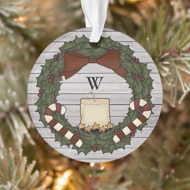 Adorno Primitiva granja de campo Holly Monogram Wreath (Árbol)