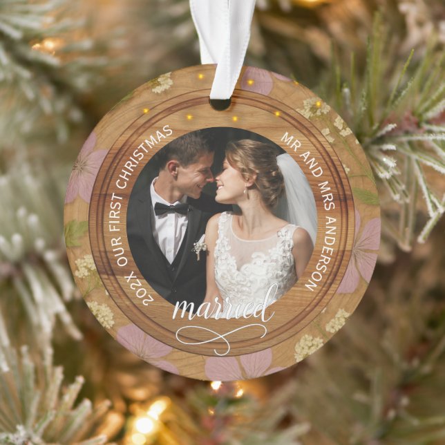 Adorno Rustic Wood Floral Couples First Christmas married (Árbol)