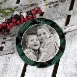 Adorno Tartan Plantea Feliz Navidad Abuelos. Foto<br><div class="desc">El diseño festivo de ornamento fotográfico presenta su imagen favorita de los nietos enmarcados por un clásico pero moderno cazador / fondo de manta escocesa verde pino y negra escocesa. La parte posterior del adorno incluye un elegante texto personalizado "Feliz Navidad" junto con un texto que puede ser personalizado para...</div>