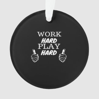 Adorno Trabajar duro jugar duro fondo negro con cuello V