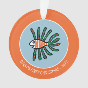 Adorno Verde y pescados gemelos anaranjados de la aleta