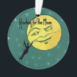 Adorno Vintage Winter Moon Man Ladder llega a la luna<br><div class="desc">Esta imagen vintage tiene una gran luna sonriente amarilla con cara. Un hombre con traje sube una escalera de bata a la luna. El texto dice "Llegar a la luna en un verde con brillantes estrellas". Vea mi tienda Arte de MAR para encontrar productos que coincidan con este diseño.</div>