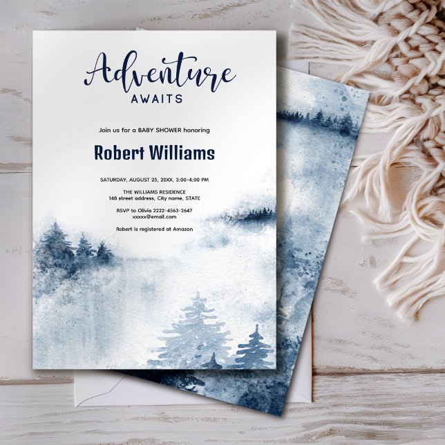 Adventure espera la invitación a los bosques acuát (Watercolor foggy forest adventure awaits baby shower invitation with mommy and baby bear)