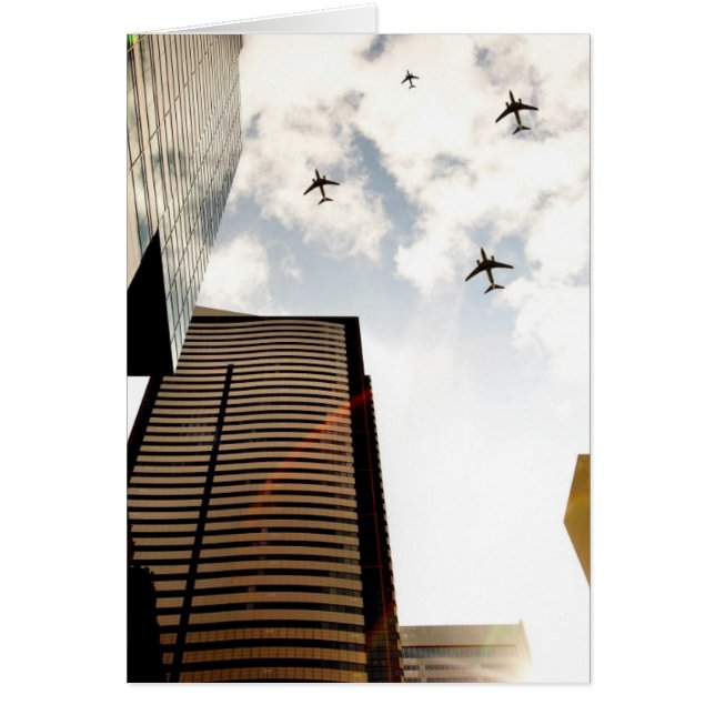 Aeroplanos que vuelan sobre edificios (Frente)