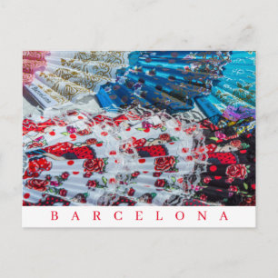 Aficionados al souvenir de Barcelona ven la postal