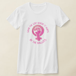 "Agarra al GOP donde duele la camiseta