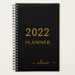 Agenda 2022 Black Gold Girly Script Monograma Nombre mode<br><div class="desc">Monograma dorado y negro 2022 Añada su propio nombre de script 2022 Calendario Boda del planificador de eventos. Esto hace que el dulce perfecto cumpleaños 16, boda, ducha de novia, aniversario, ducha de bebé o fiesta de soltera sea regalo para alguien que ama el lujo glam y los estilos de...</div>