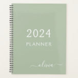 Agenda 2022 Sage Green Script Monograma Nombre moderno<br><div class="desc">2022 Sage Green Monogram Agregue su propio nombre de script 2022 Calendar Boda Event Planner. Esto hace que el dulce perfecto cumpleaños 16,  boda,  ducha de novia,  aniversario,  ducha de bebé o fiesta de soltera sea regalo para alguien que ama el lujo glam y los estilos de moda.</div>