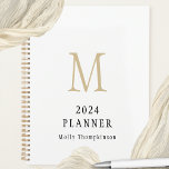 Agenda 2024 Monograma simple Nombre inicial blanco Planif<br><div class="desc">2024 Monograma sencillo Nombre inicial blanco. Manténgase en el camino del año siguiente con este diseño minnimalista con su inicial en oro sobre un fondo blanco. Personaliza con el año y tu nombre. Un oro de coordinación está en la parte trasera.</div>