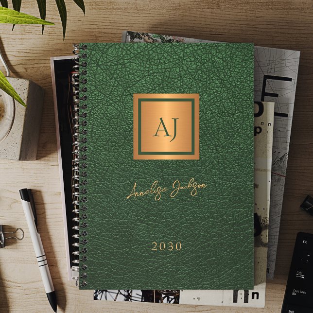 Agenda 2026 Green gold monogrammed script name elegant (Subido por el creador)