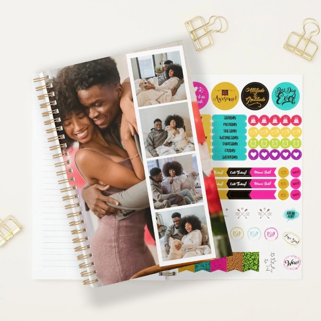Agenda 6 Photo Booth Modern Personalizado (6 Photo Booth Modern Personalized Planner from Ricaso. Add your own photographs. Plan the year)
