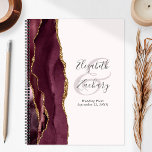 Agenda Agate Geode Script Burgundy Gold Boda de Rubor<br><div class="desc">Este elegante y moderno planificador de bodas presenta un diseño de color burdeos con acuarelas adornadas con un falso purpurina de oro. Personalizar fácilmente el texto gris carbón en un fondo de color negro, con los nombres de la pareja en caligrafía caligráfica de escritura a mano sobre un gran ancho...</div>