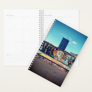 Agenda Altura, detrás de un muro de graffiti