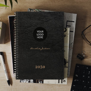 Agenda Añadir su logotipo elegante cuero negro 2026