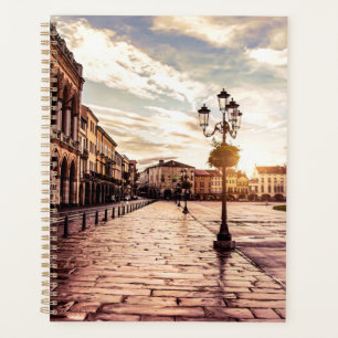 Agenda Atardecer en la plaza de Padova en Italia