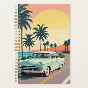 Agenda Auto vintage de estilo retro en una carretera cost
