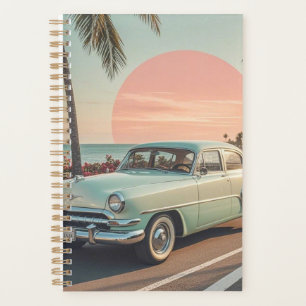 Agenda Auto vintage de estilo retro en una carretera cost
