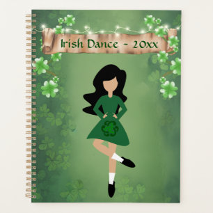 Agenda Bailarina irlandesa con el pelo negro y baile de v