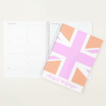 Agenda Bandera rosada y Naranja del Reino Unido / Unión J<br><div class="desc">NewParkLane - Planificador personalizado, con la bandera británica - la bandera de la Unión - en rosa y naranja. Fácil de personalizar en Zazzle con su propio texto para un diseño personalizado. Todos los estilos de texto, colores, tamaños se pueden modificar para adaptarlos a sus necesidades. Proteja esta colección para...</div>