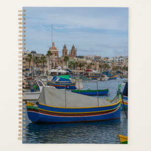 Agenda Barcos de pesca tradicionales y coloridos en Malta