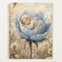 Bebé durmiendo en flor azul