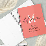 Agenda Believe Script 2024 Monograma Nombre inicial Coral<br><div class="desc">Creer Script 2024 Monograma Nombre inicial Coral. Manténgase organizado para el año que viene con este diseño inspirador con una palabra motivadora, Believe, en un guión conjunto informal colocado sobre su inicial en blanco sobre un fondo rosa rosa de coral. Personaliza con el año y tu nombre. El color de...</div>