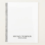 Agenda Blanco y negro profesional<br><div class="desc">El planificador profesional presenta el nombre y el texto personalizados en un estilo de fuente serif clásico negro sobre fondo blanco.</div>
