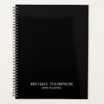 Agenda Blanco y negro profesional<br><div class="desc">El planificador profesional presenta el nombre y el texto personalizados en el estilo de fuente serif clásico blanco en el fondo negro.</div>
