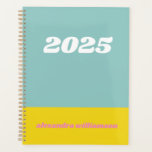 Agenda Bloque de color geométrico en Verde azulado 2025 p<br><div class="desc">Organizarse con un toque de estilo retro utilizando este Planner Personalizado de Bloque de Color Geométrico 2025 en verde azulado y amarillo. El diseño audaz, de inspiración retro, presenta bloques de colores vivos que crean una estética divertida y moderna. Con su formato sin fecha, puede empezar a planificar en cualquier...</div>