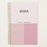 Agenda Bloque de colores Monograma Rubor Pastel rosa páli<br><div class="desc">Moderno planificador semanal mensual. Está ubicado en unos modernos bloques de colores de color rosa claro,  pastel y pálido. Su disposición sin fecha ofrece la flexibilidad de empezar en cualquier época del año.</div>