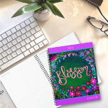 Agenda Blossom Inspirando Diversión Personalizada de Flor<br><div class="desc">Presentamos el planificador personalizado "Blossom" de Inespirivity, un hermoso compañero que sirve como un recordatorio diario para abrazar la palabra elegida. Este planificador floral, creado con obras de arte y letras dibujadas a mano, tiene un lugar para su nombre y año en la parte delantera. La parte de atrás está...</div>